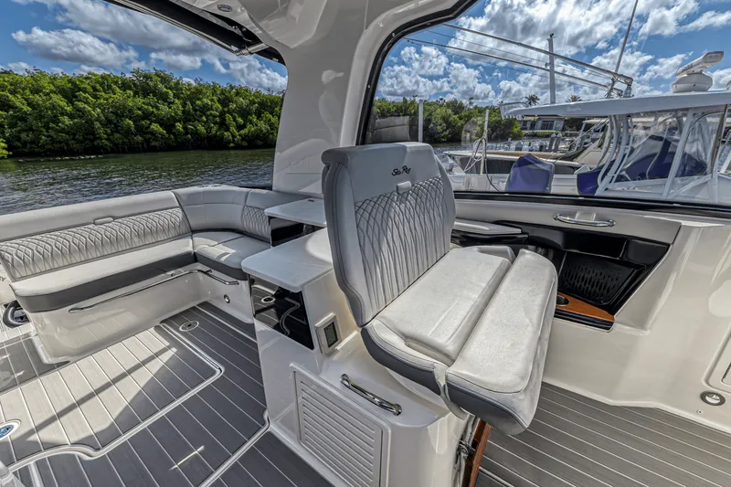 Slide: The Image of Sea Ray 370 SUNDANCER OUTBOARD 2022 - 7