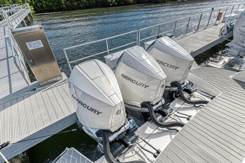 Slide: The Image of Sea Ray 370 SUNDANCER OUTBOARD 2022 - 71