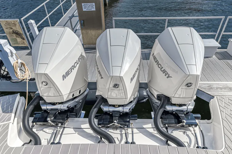 Slide: The Image of Sea Ray 370 SUNDANCER OUTBOARD 2022 - 73