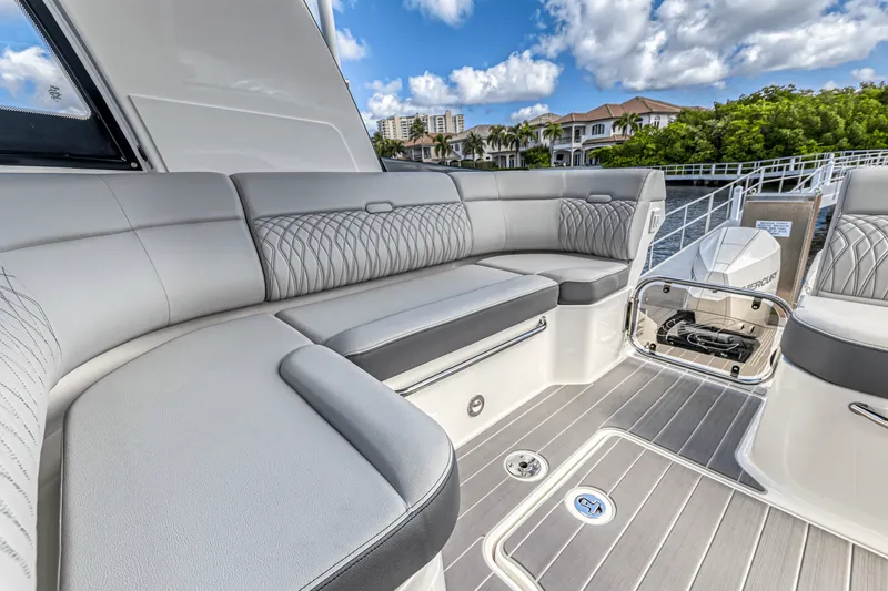 Slide: The Image of Sea Ray 370 SUNDANCER OUTBOARD 2022 - 8