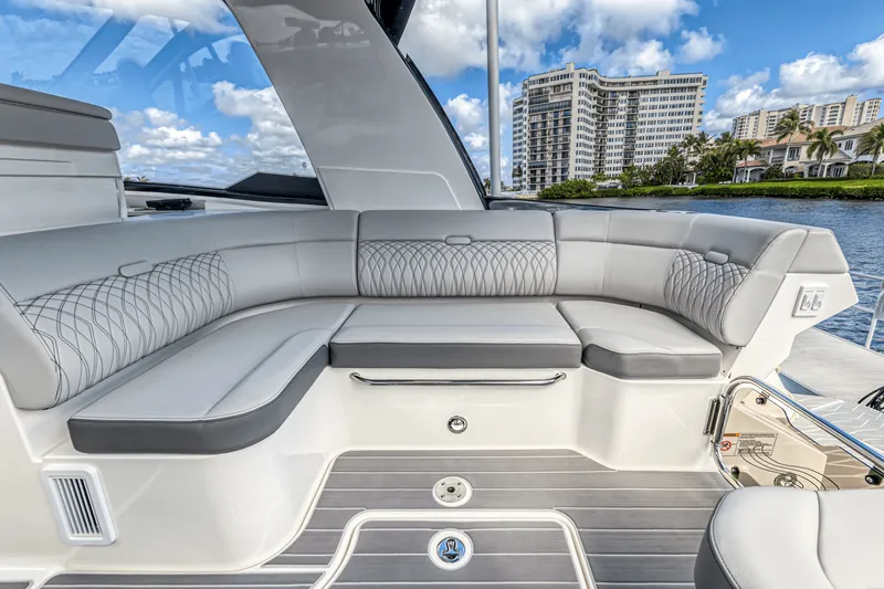 Slide: The Image of Sea Ray 370 SUNDANCER OUTBOARD 2022 - 9