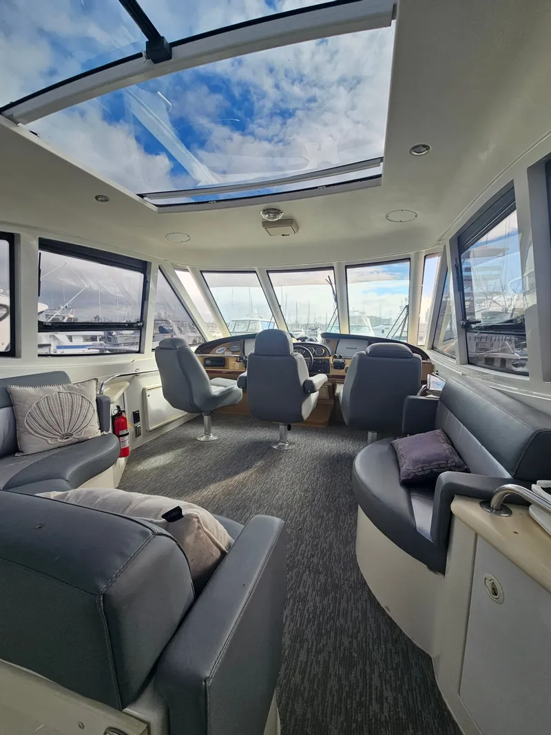 Slide: The Image of Carver Yachts 564 2001 - 10