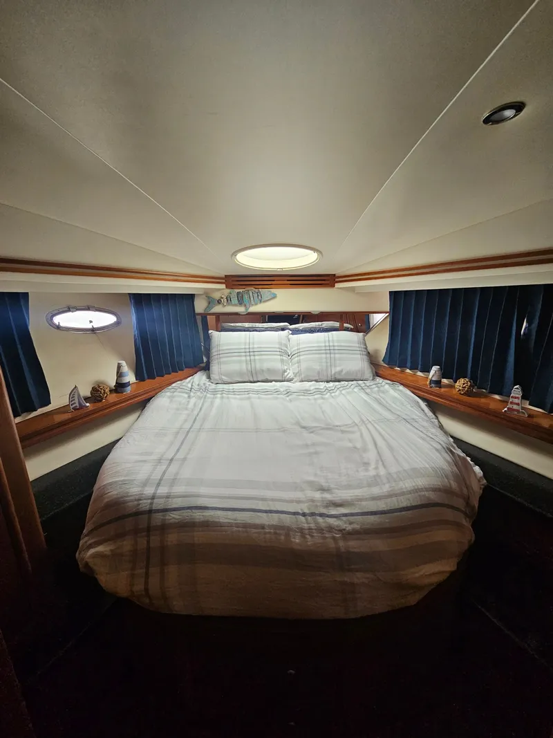 Slide: The Image of Carver Yachts 564 2001 - 28