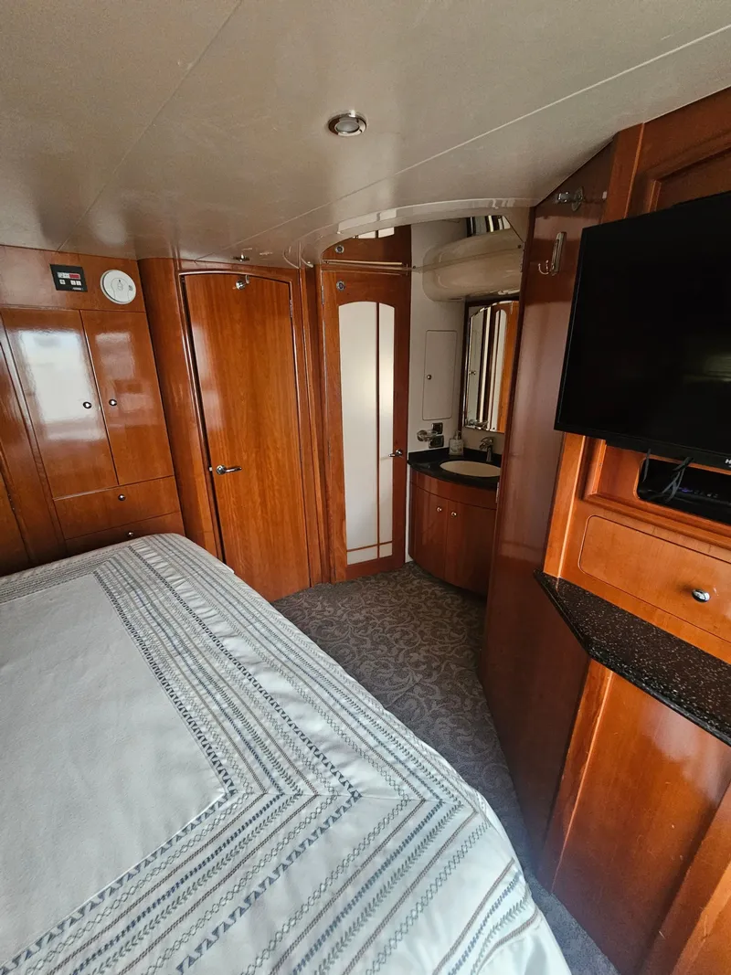 Slide: The Image of Carver Yachts 564 2001 - 32