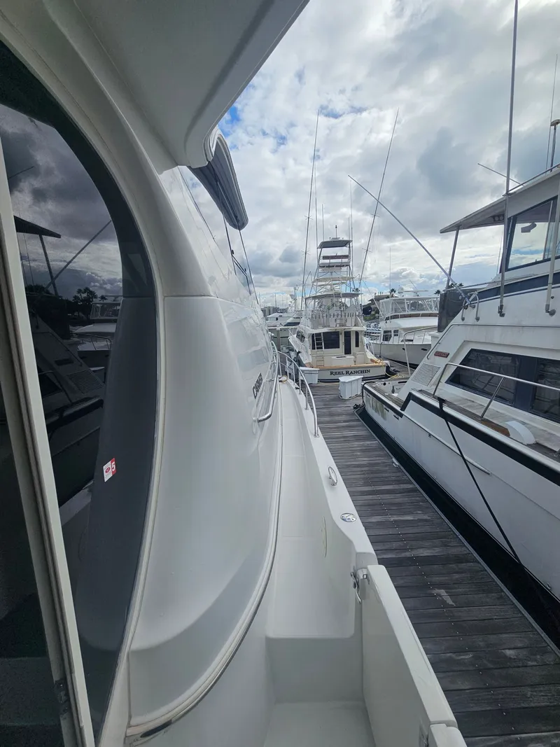 Slide: The Image of Carver Yachts 564 2001 - 38