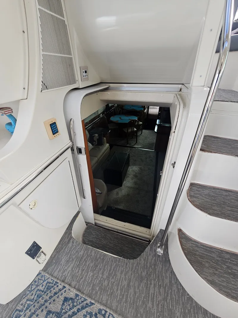 Slide: The Image of Carver Yachts 564 2001 - 9