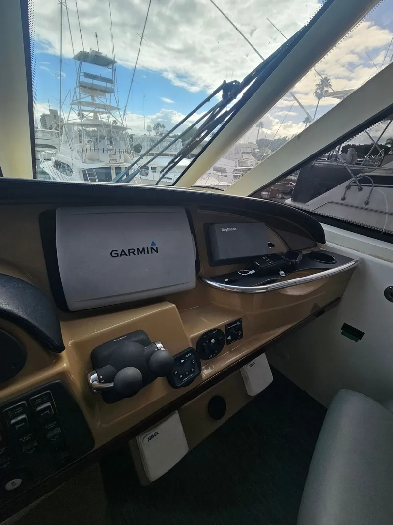 Slide: The Image of Carver Yachts 564 2001 - 15
