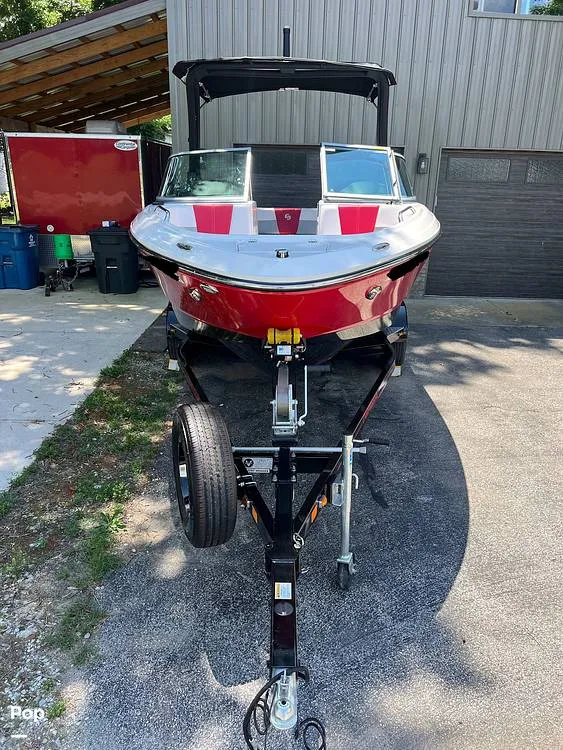 Slide: The Image of Chaparral 21 SURF 2020 - 14362795