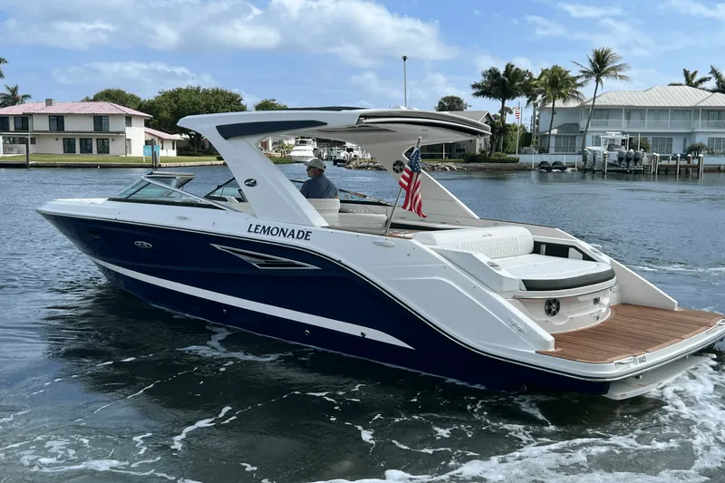 Slide: The Image of Sea Ray SLX 310 2022 - 10