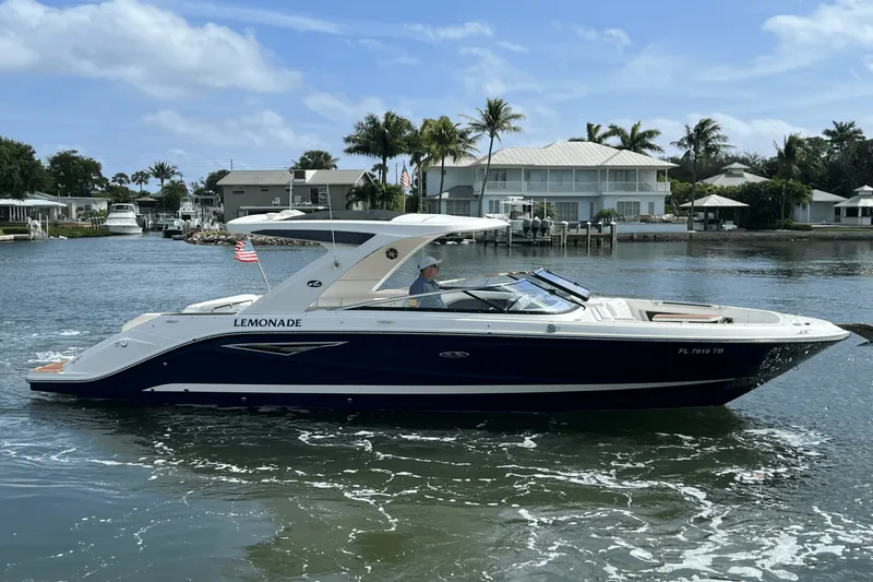 Slide: The Image of Sea Ray SLX 310 2022 - 100