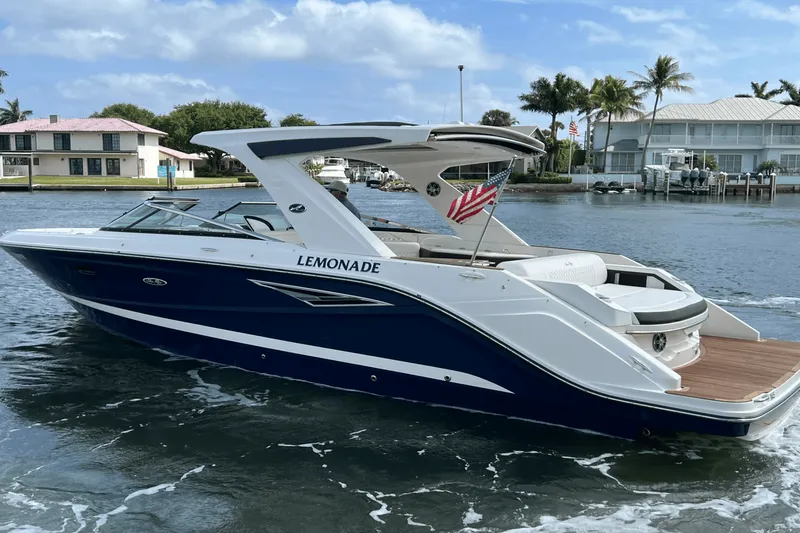 Slide: The Image of Sea Ray SLX 310 2022 - 11