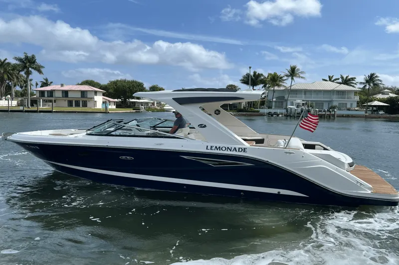 Slide: The Image of Sea Ray SLX 310 2022 - 13