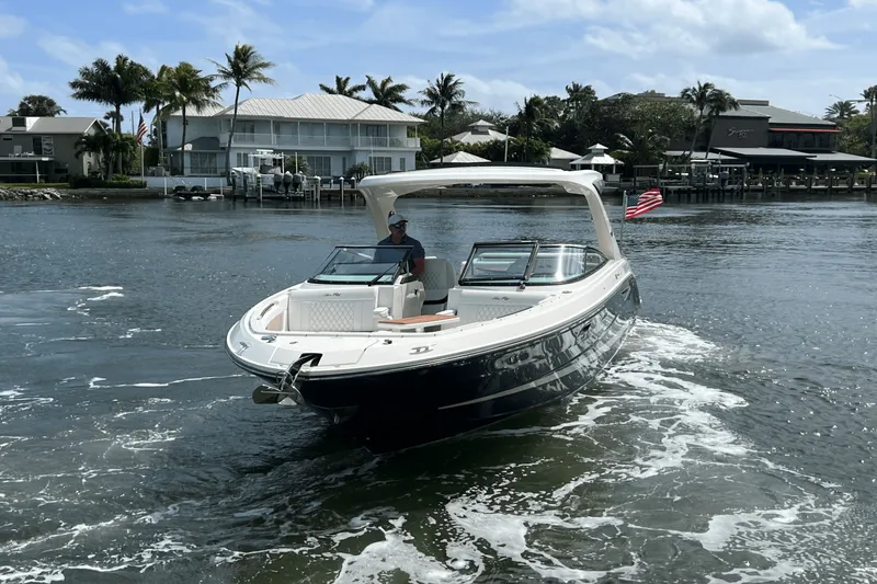 Slide: The Image of Sea Ray SLX 310 2022 - 21