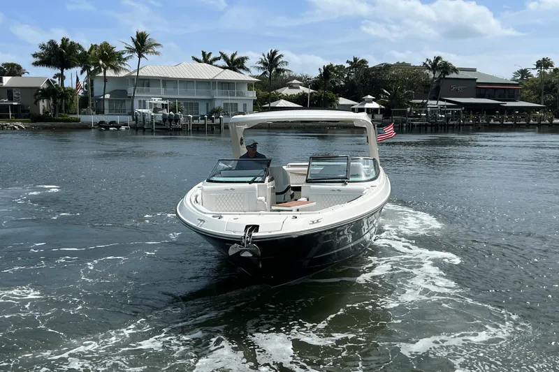 Slide: The Image of Sea Ray SLX 310 2022 - 23