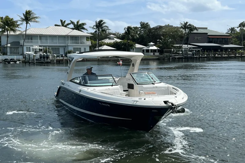 Slide: The Image of Sea Ray SLX 310 2022 - 24