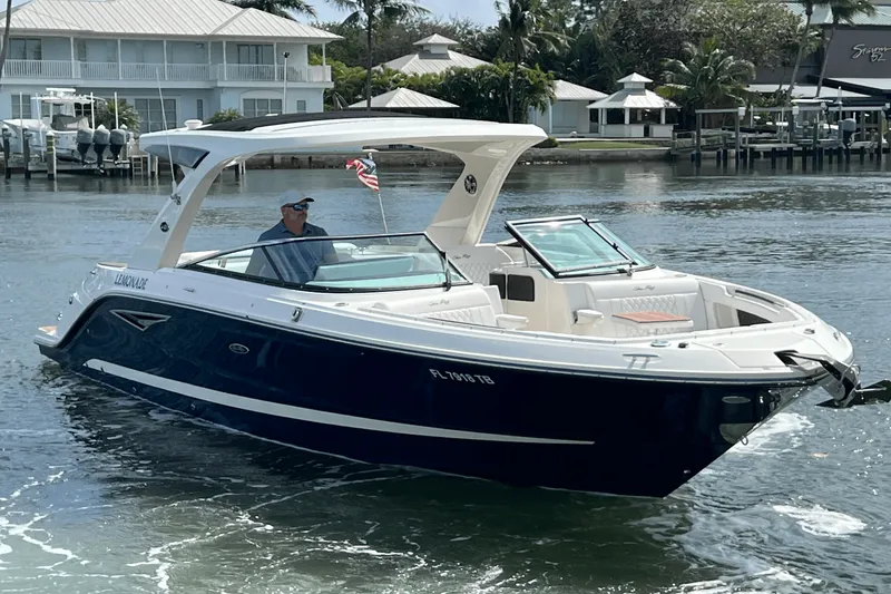 Slide: The Image of Sea Ray SLX 310 2022 - 25