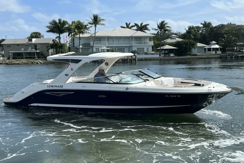 Slide: The Image of Sea Ray SLX 310 2022 - 28