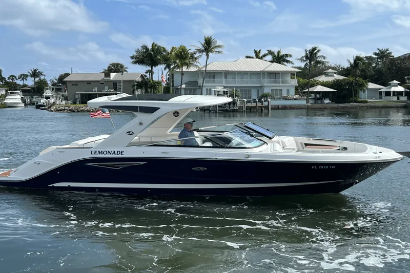 Slide: The Image of Sea Ray SLX 310 2022 - 29