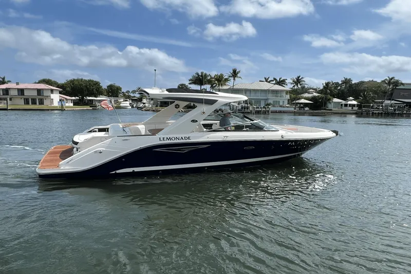 Slide: The Image of Sea Ray SLX 310 2022 - 3