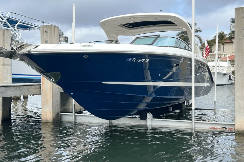Slide: The Image of Sea Ray SLX 310 2022 - 33