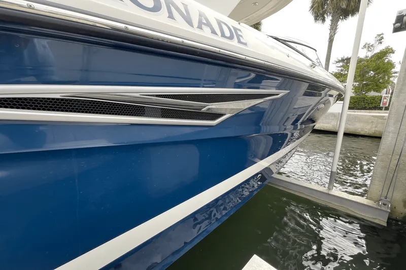 Slide: The Image of Sea Ray SLX 310 2022 - 34