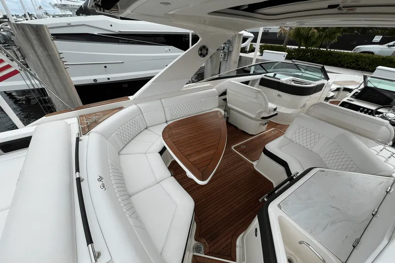Slide: The Image of Sea Ray SLX 310 2022 - 37