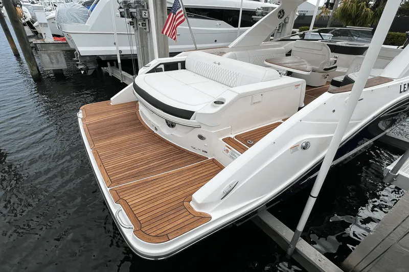 Slide: The Image of Sea Ray SLX 310 2022 - 38