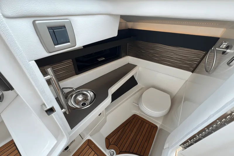 Slide: The Image of Sea Ray SLX 310 2022 - 41