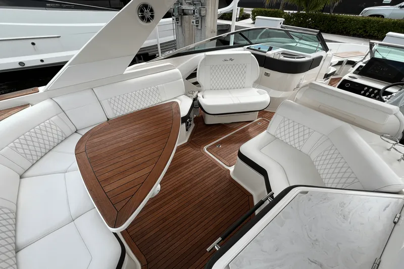 Slide: The Image of Sea Ray SLX 310 2022 - 42