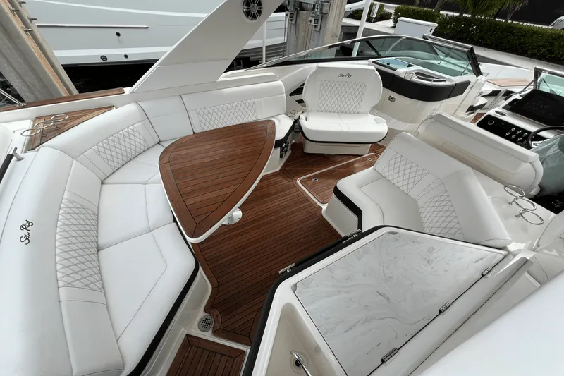 Slide: The Image of Sea Ray SLX 310 2022 - 43