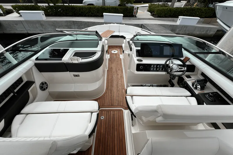 Slide: The Image of Sea Ray SLX 310 2022 - 45