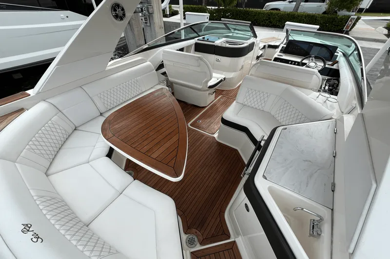 Slide: The Image of Sea Ray SLX 310 2022 - 46