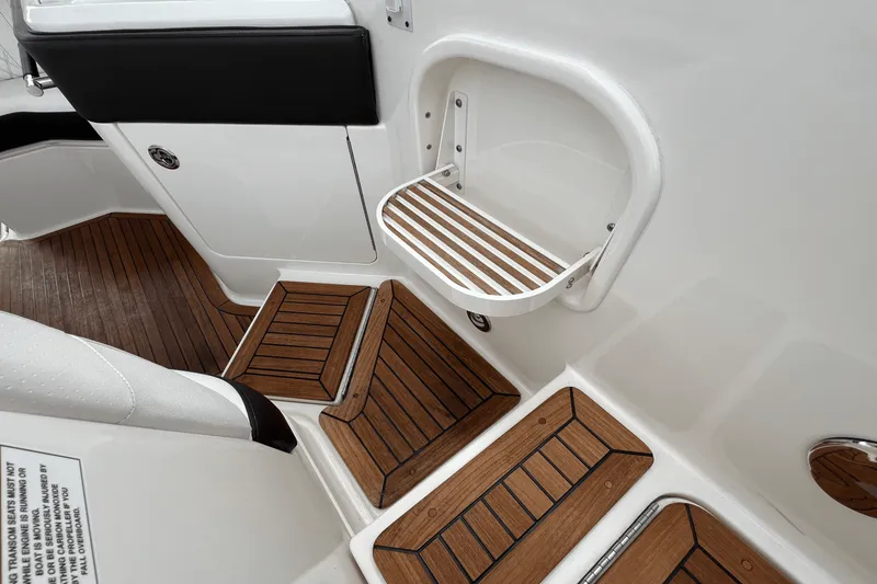 Slide: The Image of Sea Ray SLX 310 2022 - 47