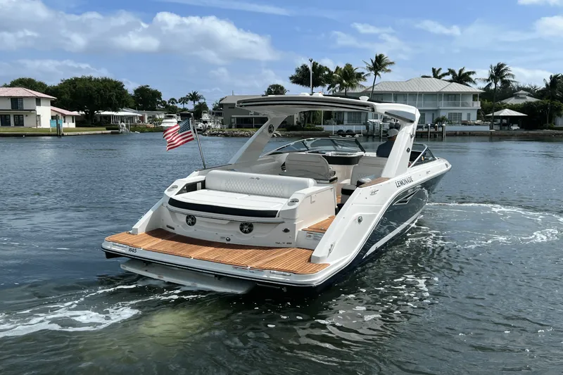 Slide: The Image of Sea Ray SLX 310 2022 - 5