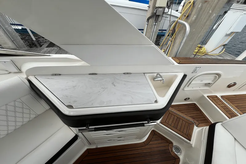 Slide: The Image of Sea Ray SLX 310 2022 - 54