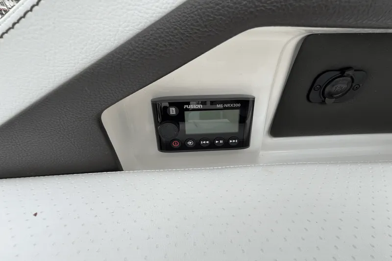 Slide: The Image of Sea Ray SLX 310 2022 - 56