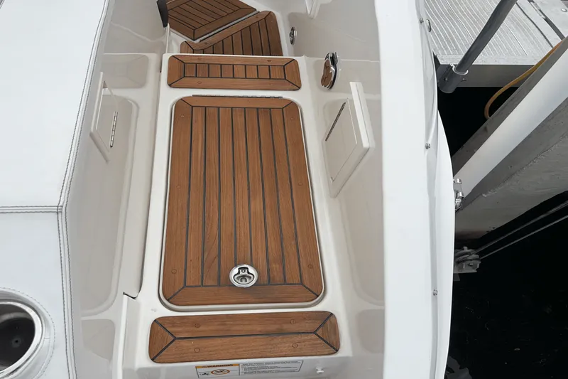 Slide: The Image of Sea Ray SLX 310 2022 - 57