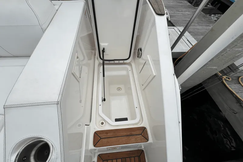 Slide: The Image of Sea Ray SLX 310 2022 - 58