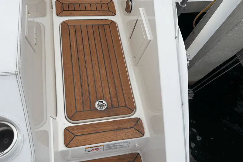 Slide: The Image of Sea Ray SLX 310 2022 - 59