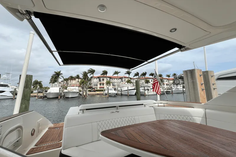 Slide: The Image of Sea Ray SLX 310 2022 - 63