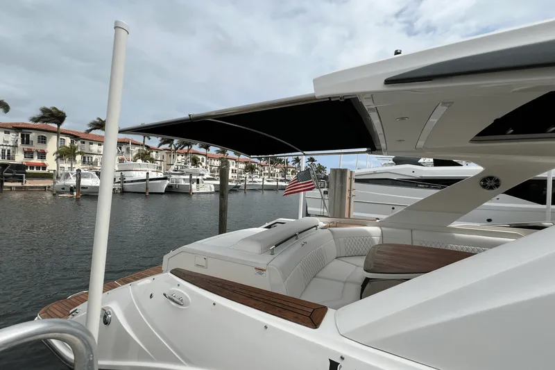 Slide: The Image of Sea Ray SLX 310 2022 - 65