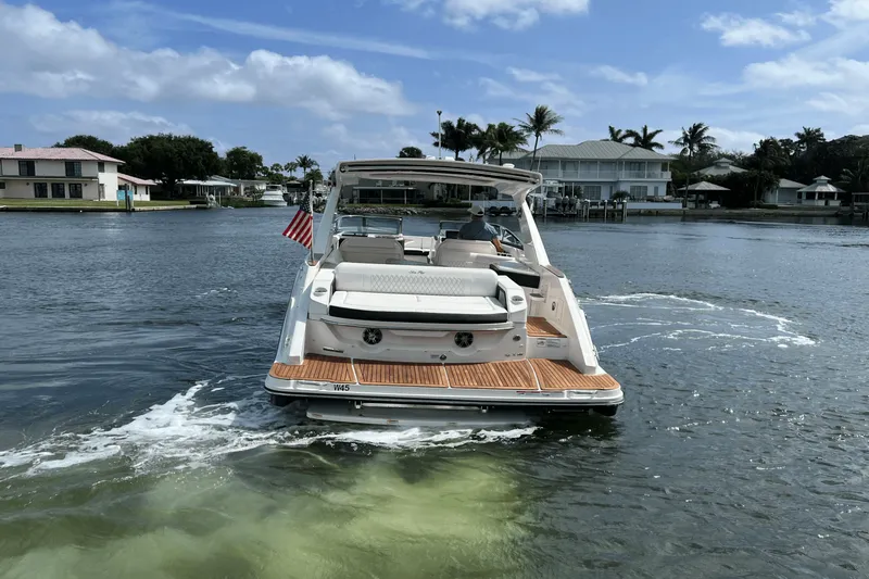 Slide: The Image of Sea Ray SLX 310 2022 - 7