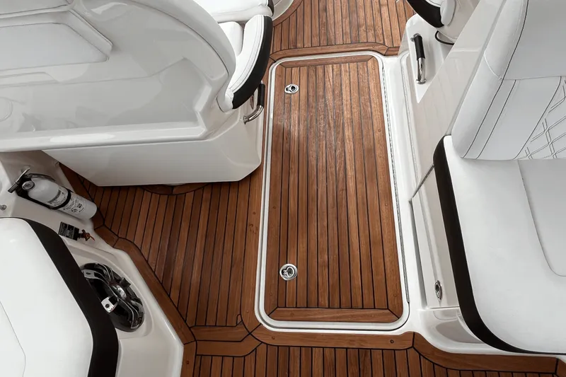 Slide: The Image of Sea Ray SLX 310 2022 - 70