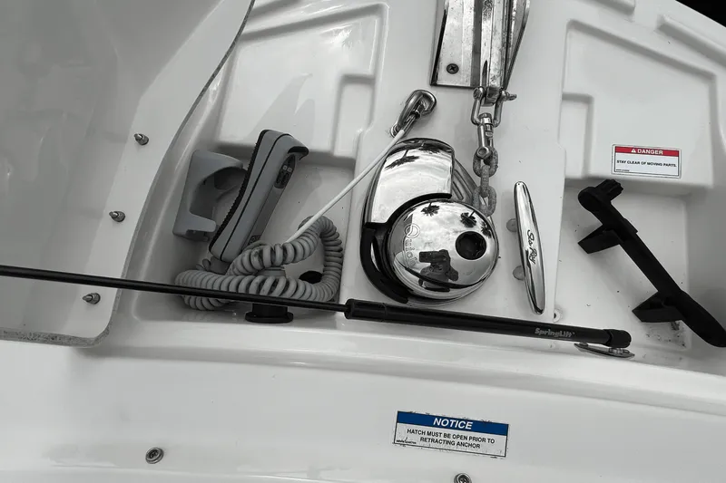 Slide: The Image of Sea Ray SLX 310 2022 - 77