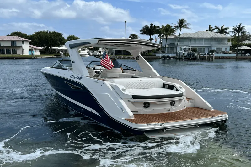 Slide: The Image of Sea Ray SLX 310 2022 - 8