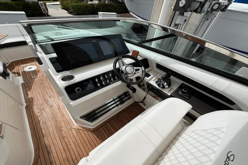 Slide: The Image of Sea Ray SLX 310 2022 - 81