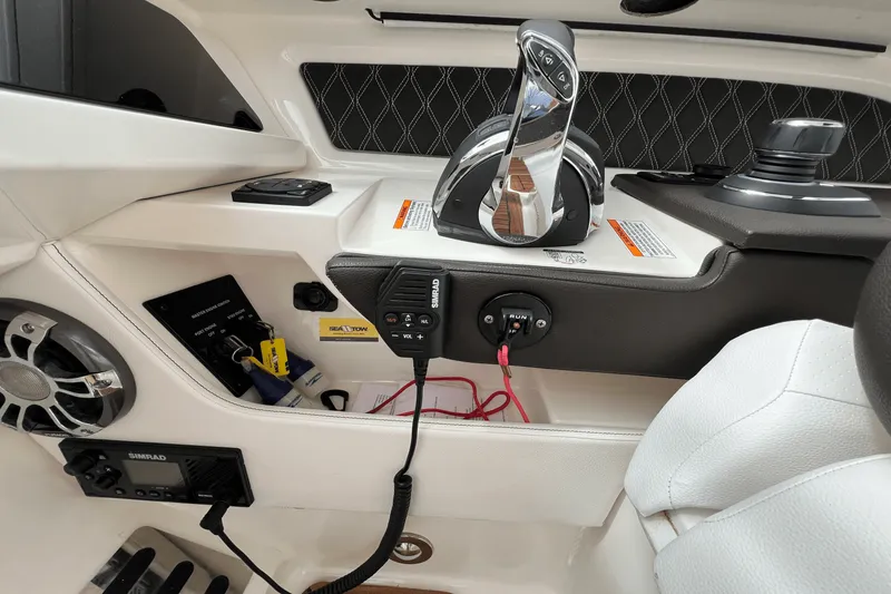 Slide: The Image of Sea Ray SLX 310 2022 - 83