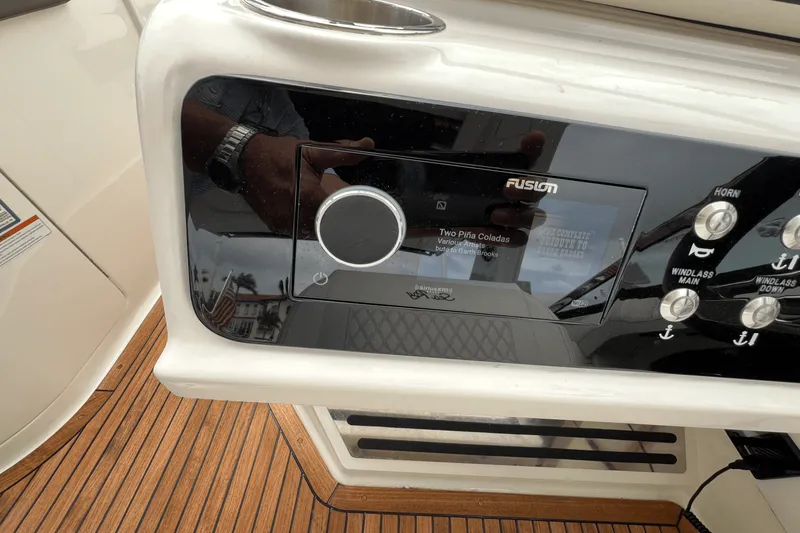 Slide: The Image of Sea Ray SLX 310 2022 - 86