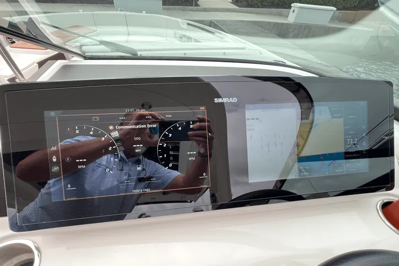 Slide: The Image of Sea Ray SLX 310 2022 - 87