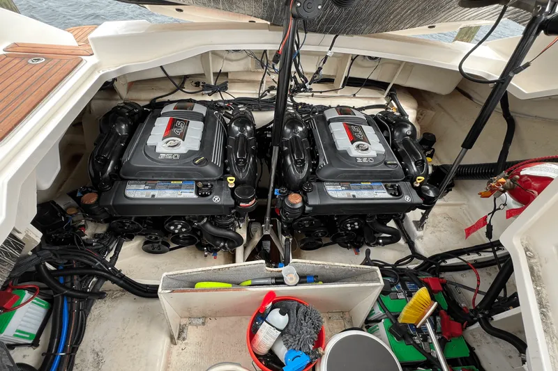 Slide: The Image of Sea Ray SLX 310 2022 - 89